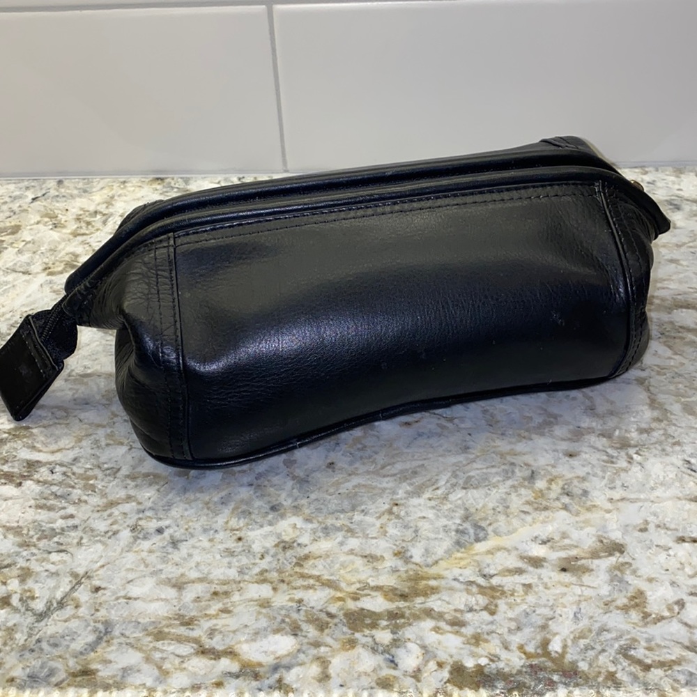 Men’s leather toiletry kit